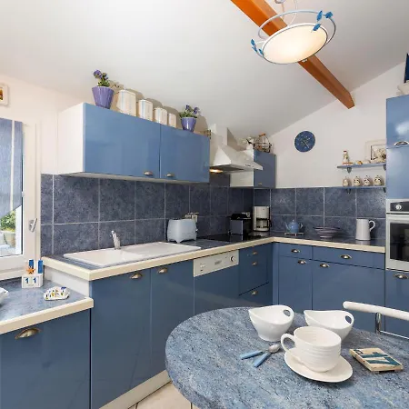 Luxurious With A Dishwasher, Only 3 5km From The *