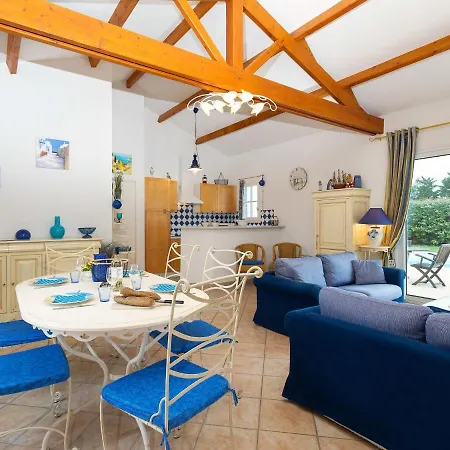 빌라 Luxurious With A Dishwasher, Only 3 5km From The *