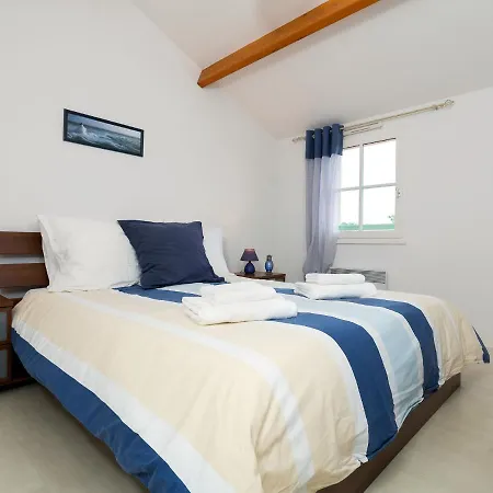 빌라 Luxurious With A Dishwasher, Only 3 5km From The 생장드몽