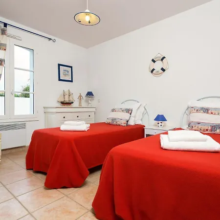 Luxurious With A Dishwasher, Only 3 5km From The 생장드몽